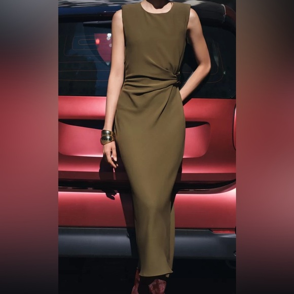 🔥🔥Zara Midi with shoulder Pads - Picture 2 of 8